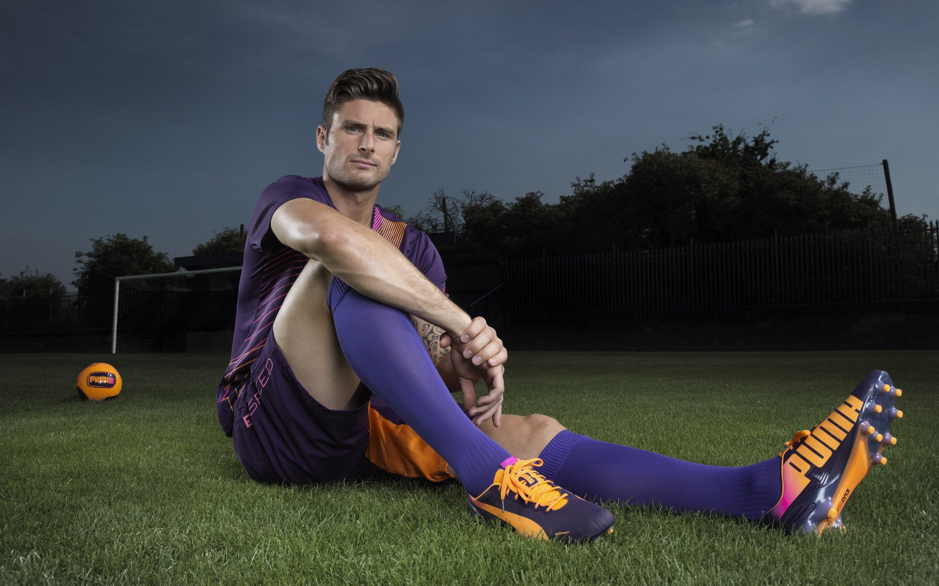 转播团队技术升级全程多角度跟拍呈现赛事全貌，转播团队组成